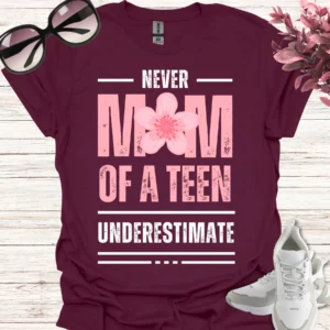 never underestimate mom of a teen tee maroon