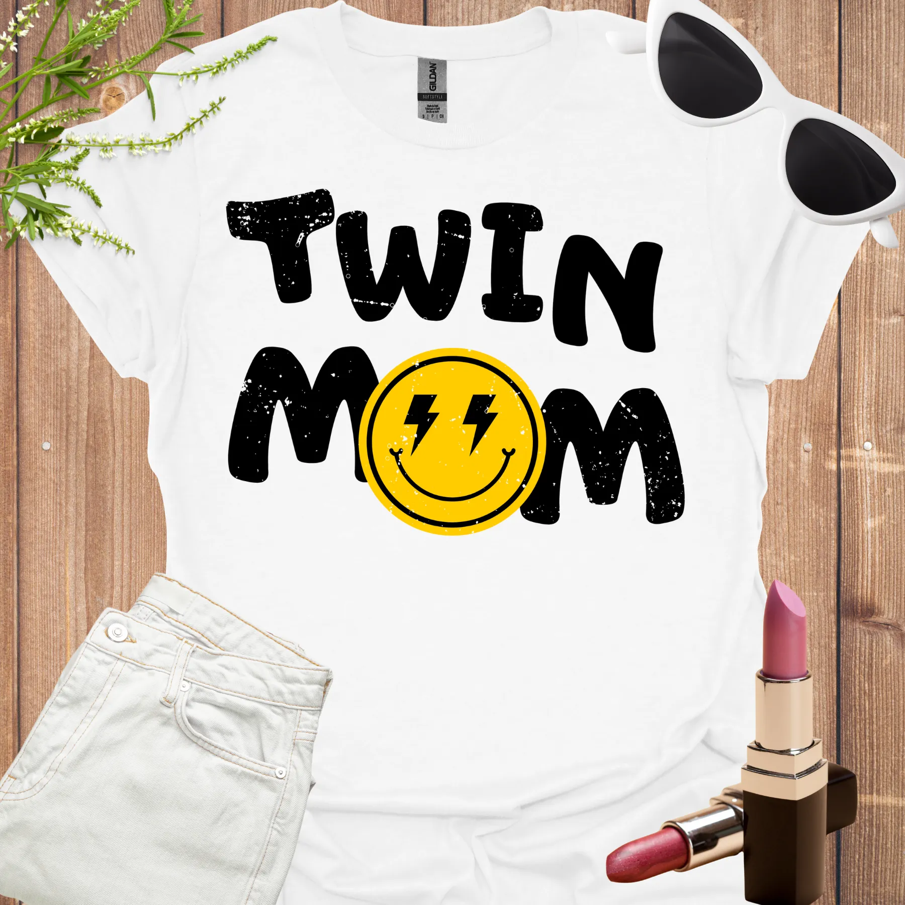 twin mom smiley tee white